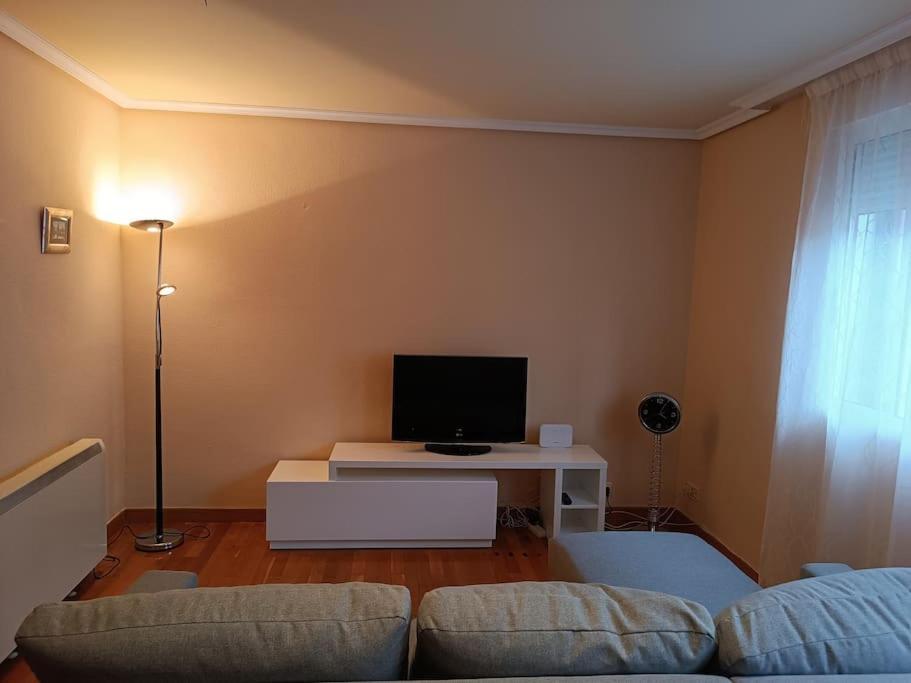 Piso Centro Evolucion Apartment Burgos Bagian luar foto
